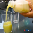 Garrafa Plástica Quadrada PEAD Descartável Caldo De Cana 1000ml Tampa Amarela - 100 unidades